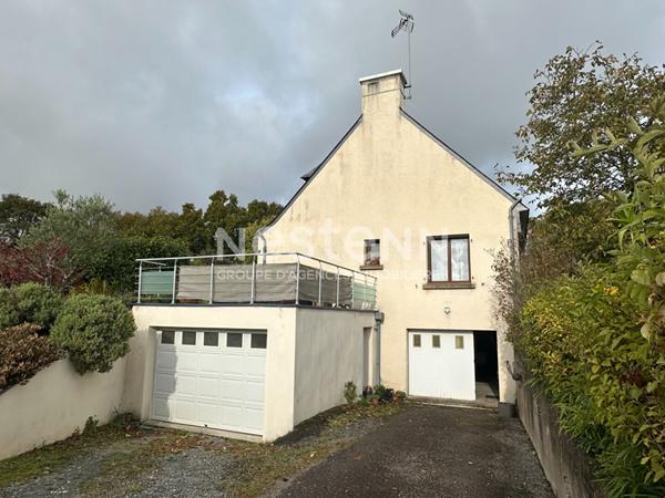 Maison dans le bourg de Bohal, au calme.