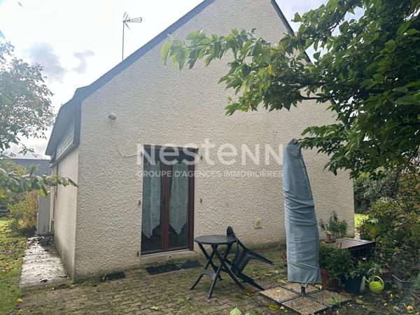 Maison dans le bourg de Bohal, au calme.