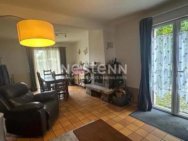 Maison dans le bourg de Bohal, au calme.