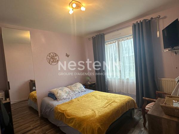 Maison dans le bourg de Bohal, au calme.