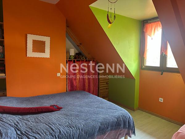 Maison dans le bourg de Bohal, au calme.