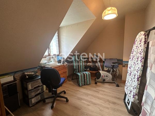 Maison dans le bourg de Bohal, au calme.