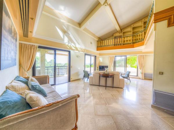 Vente Appartement de luxe Mougins 4 Pièces 215 m²