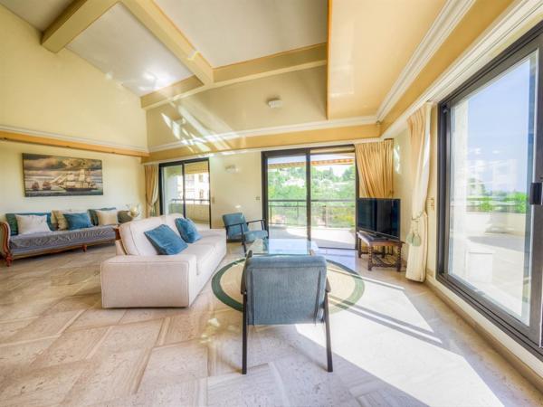 Vente Appartement de luxe Mougins 4 Pièces 215 m²