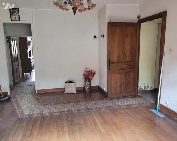 VELLEXON, maison de 140 m² hab avec terrain attenant.