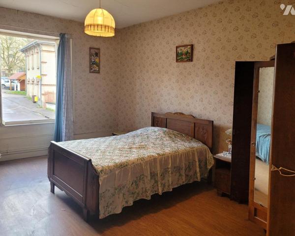 VELLEXON, maison de 140 m² hab avec terrain attenant.