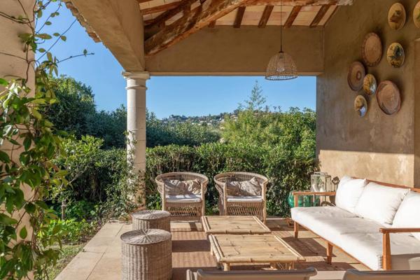 Splendide villa avec jardin paysager à Mougins