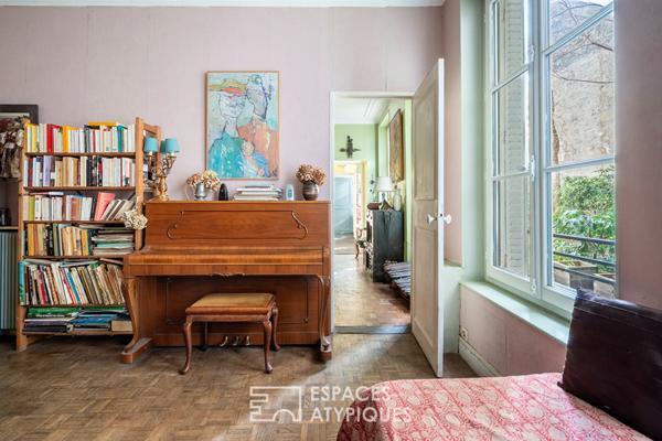 Rez-de-chaussée à réinventer sur jardin au calme d’une impasse