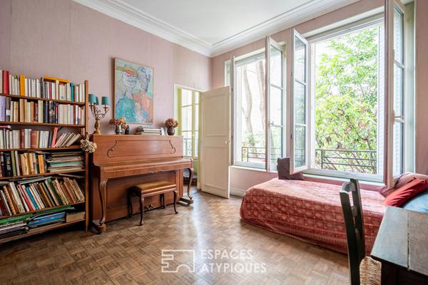 Rez-de-chaussée à réinventer sur jardin au calme d’une impasse