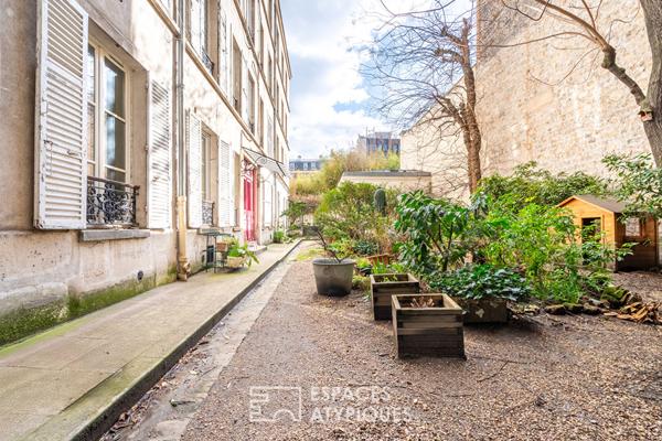 Rez-de-chaussée à réinventer sur jardin au calme d’une impasse