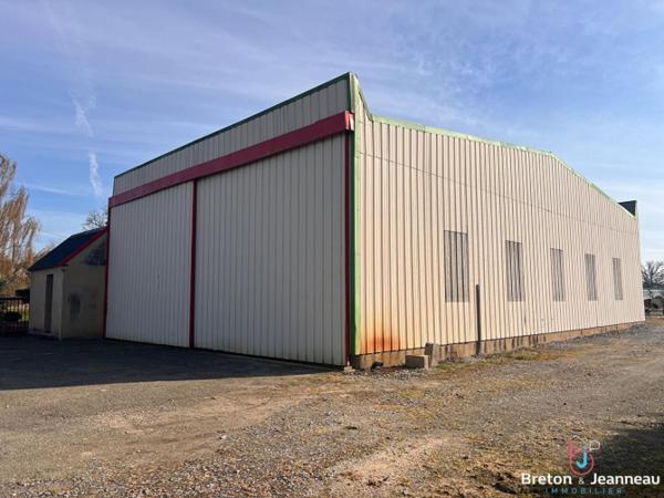 Entrepôt 260 m² sur 6000 m² Est de Laval