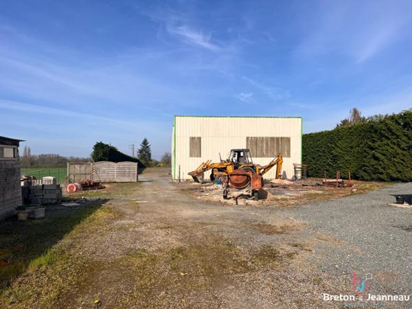 Entrepôt 260 m² sur 6000 m² Est de Laval