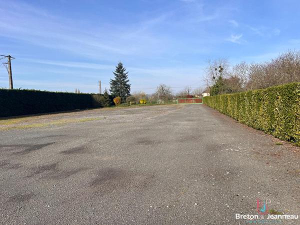 Entrepôt 260 m² sur 6000 m² Est de Laval