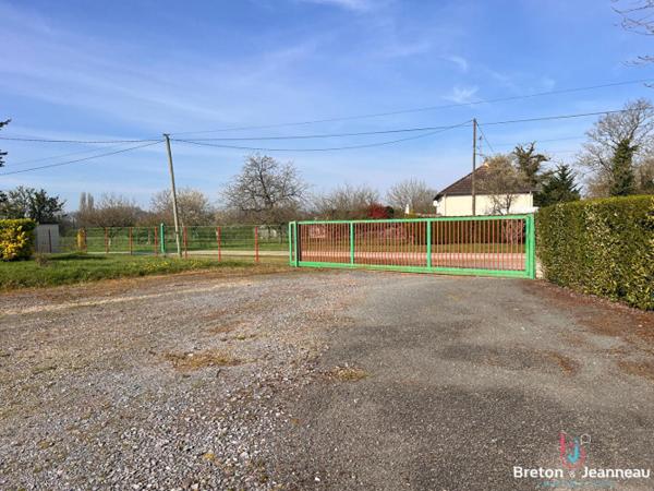 Entrepôt 260 m² sur 6000 m² Est de Laval