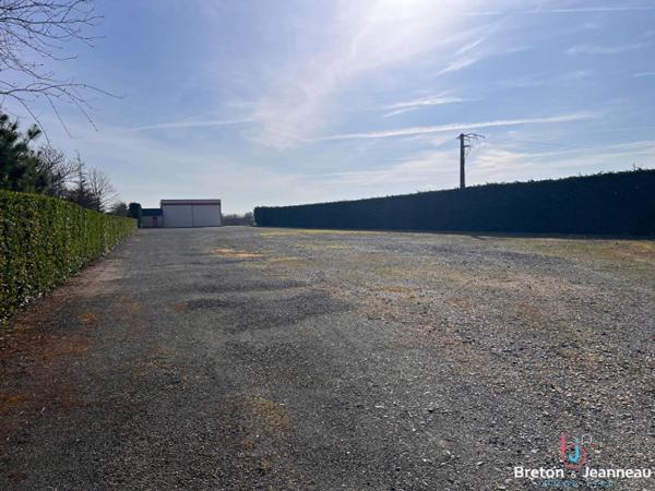Entrepôt 260 m² sur 6000 m² Est de Laval