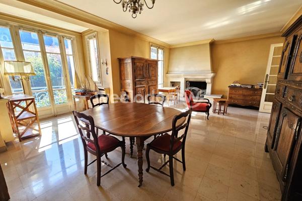 Maison à vendre 10 pièces de 250 m² à Conflans-Sainte-Honorine