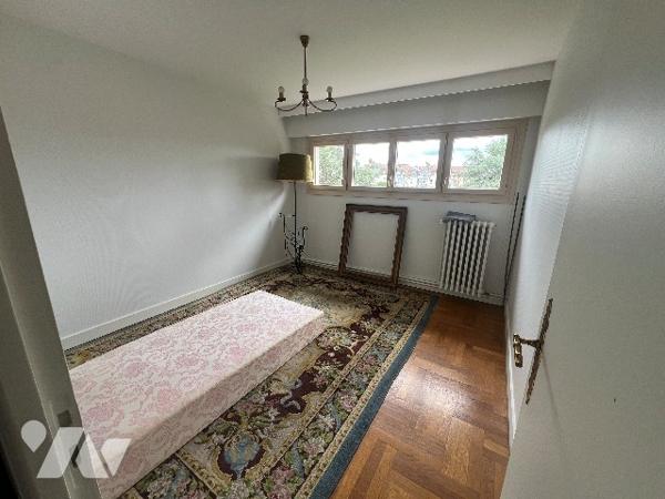Maison d'habitation sur beau parc arboré