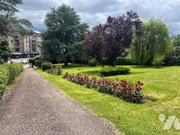 Maison d'habitation sur beau parc arboré