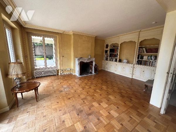 Maison d'habitation sur beau parc arboré