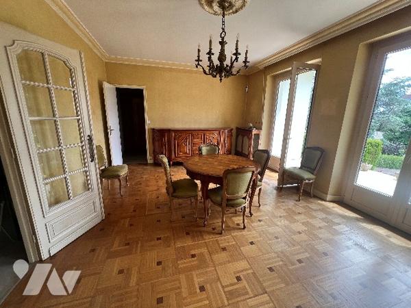 Maison d'habitation sur beau parc arboré