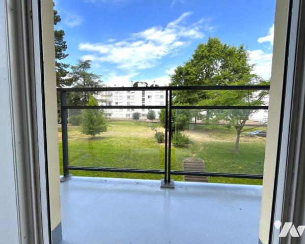 Nantes Longchamp, tram à 250m, au calme, T4 de 74 m², balcon, garage
