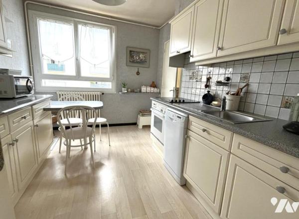 Nantes Longchamp, tram à 250m, au calme, T4 de 74 m², balcon, garage
