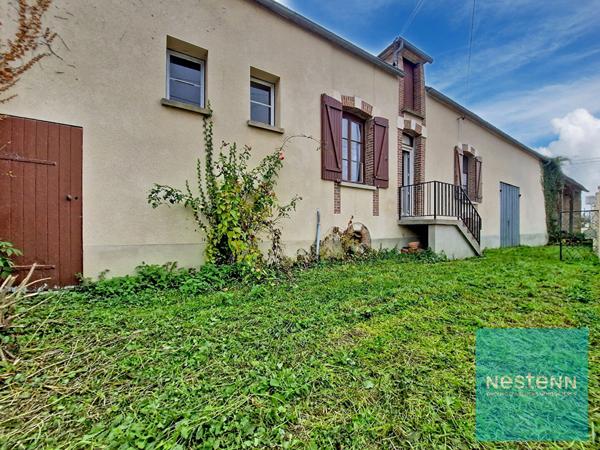 Ensemble immobilier avec deux granges et une maison de 3 pièces à Cannes-Ecluse