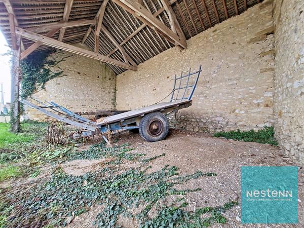 Ensemble immobilier avec deux granges et une maison de 3 pièces à Cannes-Ecluse