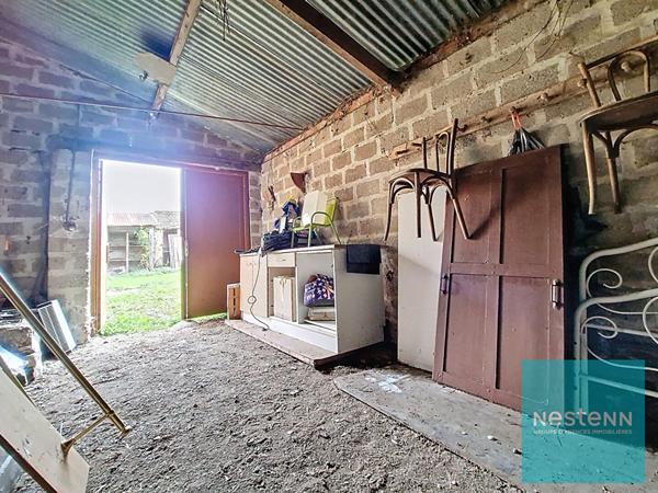 Ensemble immobilier avec deux granges et une maison de 3 pièces à Cannes-Ecluse