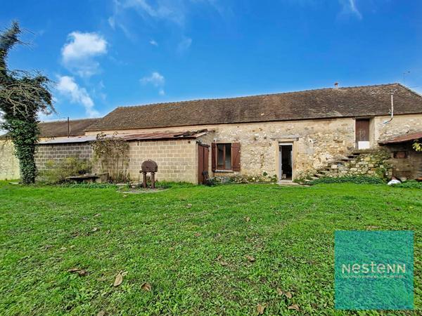 Ensemble immobilier avec deux granges et une maison de 3 pièces à Cannes-Ecluse