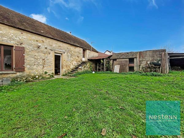 Ensemble immobilier avec deux granges et une maison de 3 pièces à Cannes-Ecluse