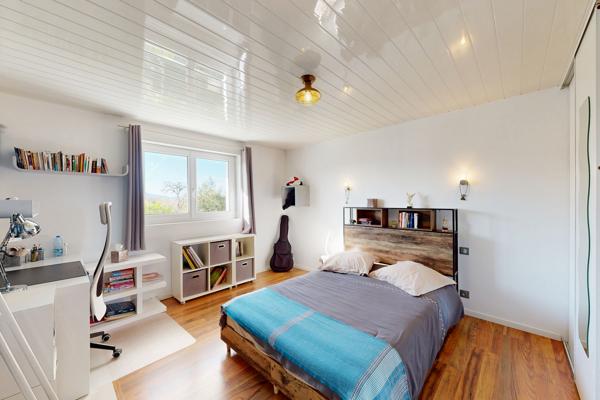 T5 de plain pied avec garage et piscine 154 m² 