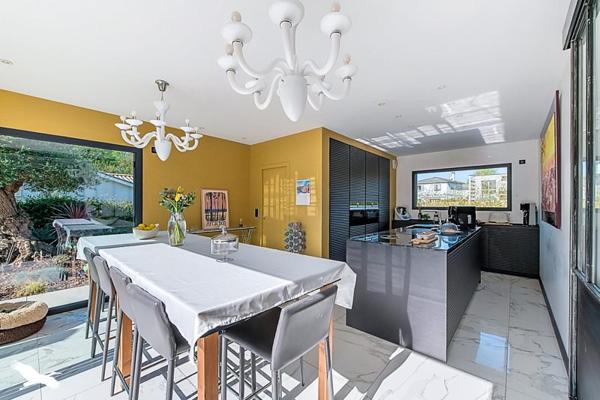 Maison à vendre |  Le Haillan |  8 pièces | 260 m²