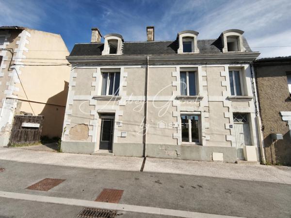 CHASSENEUIL-DU-POITOU – IMMEUBLE DE 4 APPARTEMENTS