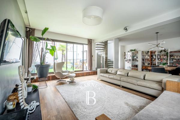Asnières-sur-Seine, Maison 6 Chambres -  243 m² à vendre