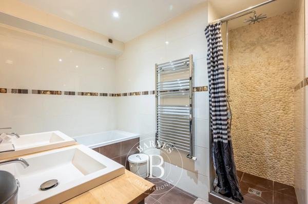 Asnières-sur-Seine, Maison 6 Chambres -  243 m² à vendre