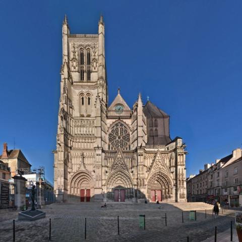 Immeuble spécial investissement - Centre Ville de Meaux - 3 appartements loués - deux F3 et un F2.