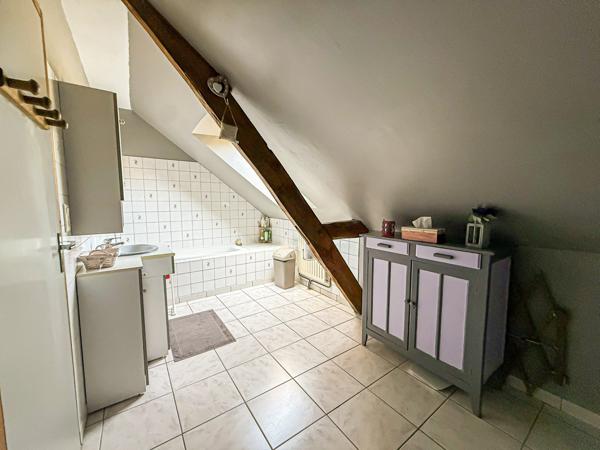 Oizé (72330) ANCIENNE PROPRIÉTÉ AGRICOLE 1,3 HA - 800M2 DE DÉPENDANCES