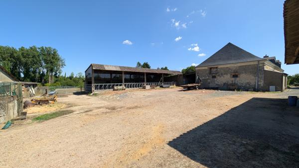 Oizé (72330) ANCIENNE PROPRIÉTÉ AGRICOLE 1,3 HA - 800M2 DE DÉPENDANCES
