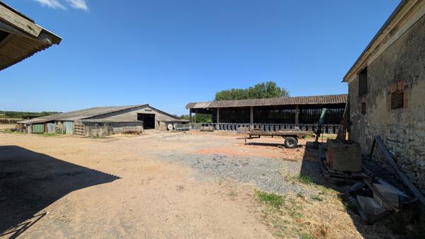 Oizé (72330) ANCIENNE PROPRIÉTÉ AGRICOLE 1,3 HA - 800M2 DE DÉPENDANCES