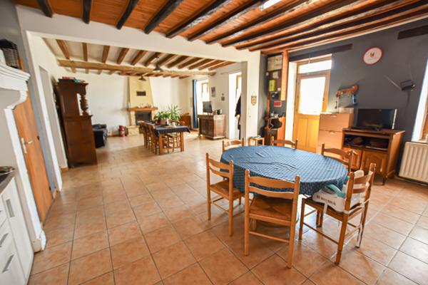 Oizé (72330) ANCIENNE PROPRIÉTÉ AGRICOLE 1,3 HA - 800M2 DE DÉPENDANCES