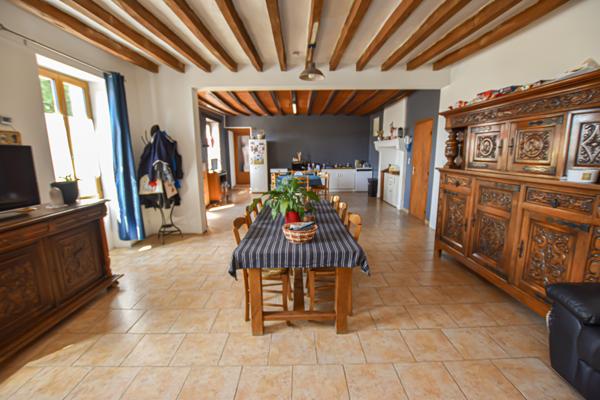 Oizé (72330) ANCIENNE PROPRIÉTÉ AGRICOLE 1,3 HA - 800M2 DE DÉPENDANCES