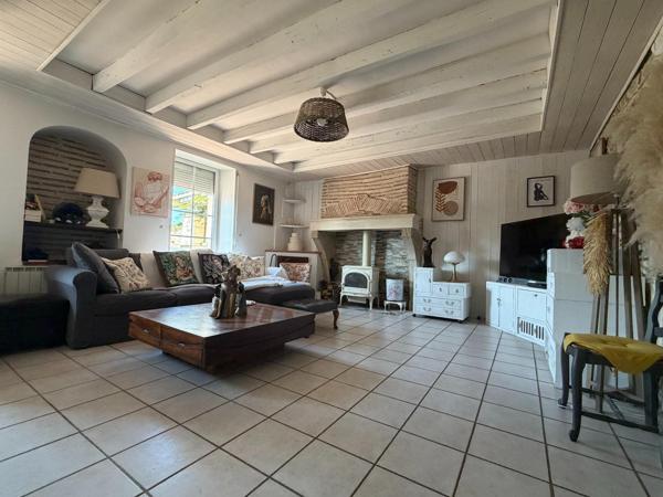 Jolie maison de 165 m2 5 pièces 3 chambres sur jardin de plus de 1000 m2
