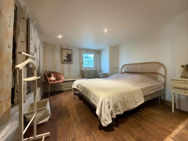Jolie maison de 165 m2 5 pièces 3 chambres sur jardin de plus de 1000 m2