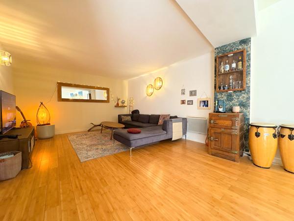 A VENDRE EXCLUSIVITE 84120 PERTUIS APPARTEMENT DUPLEX TYPE 5 PIECES D'ENVIRON 140M² AVEC PATIO, TERRASSE, CAVE ET STATIONNEMENT