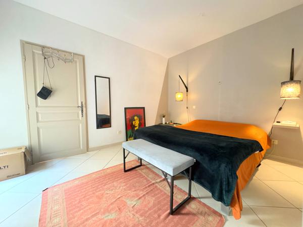 A VENDRE EXCLUSIVITE 84120 PERTUIS APPARTEMENT DUPLEX TYPE 5 PIECES D'ENVIRON 140M² AVEC PATIO, TERRASSE, CAVE ET STATIONNEMENT