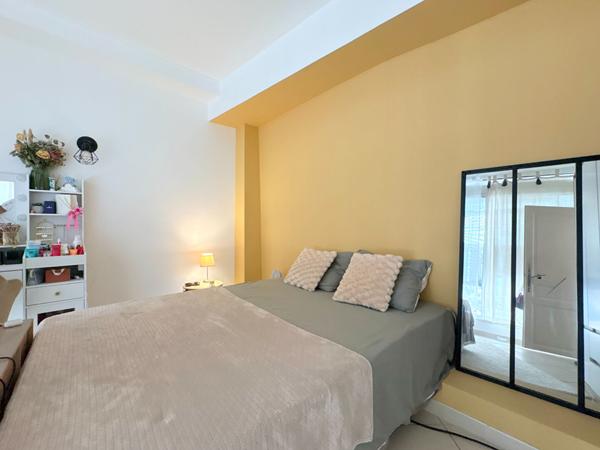 A VENDRE EXCLUSIVITE 84120 PERTUIS APPARTEMENT DUPLEX TYPE 5 PIECES D'ENVIRON 140M² AVEC PATIO, TERRASSE, CAVE ET STATIONNEMENT