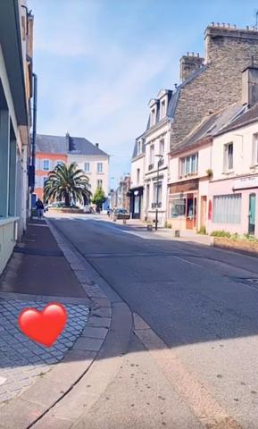 CHARME MOULURES HAUTEUR SOUS PLAFOND ET RANGEMENT