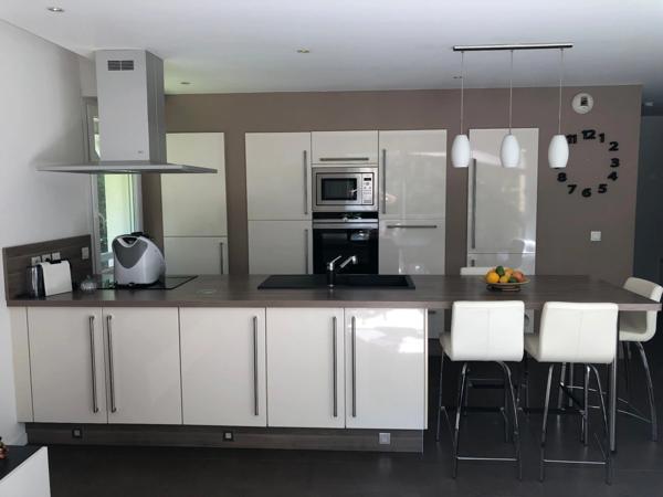 T3 lumineux avec terrasse 15 m² + piscine – Brindos proche Biarritz