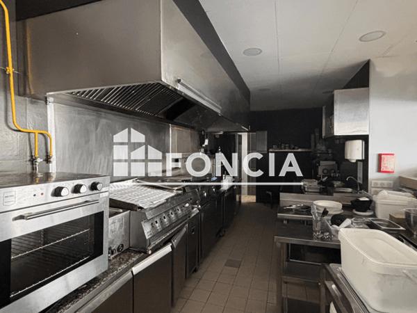 Location Local commercial 3 pièces 216.55 m² - Toulon 83100